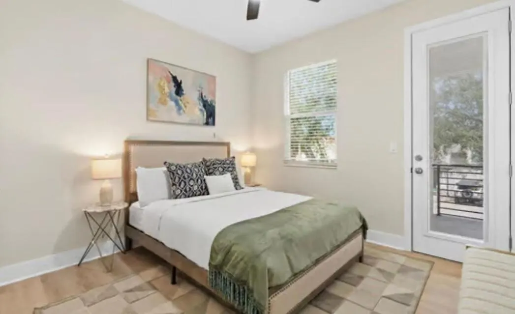 Spacious Modern 5-Bedroom House, Close To Downtown Tampa 0*,  USA