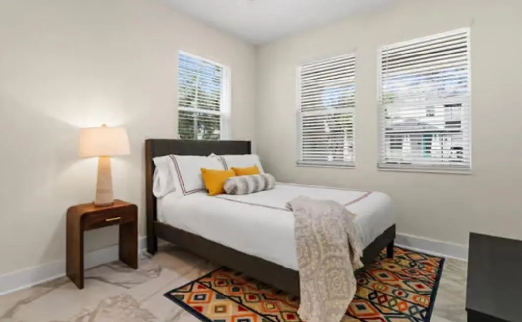 Spacious Modern 5-Bedroom House, Close To Downtown Tampa