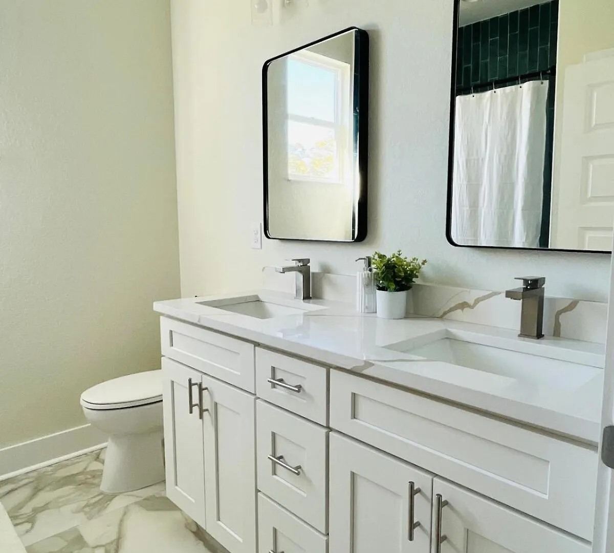 Spacious Modern 5-Bedroom House, Close To Downtown Tampa USA