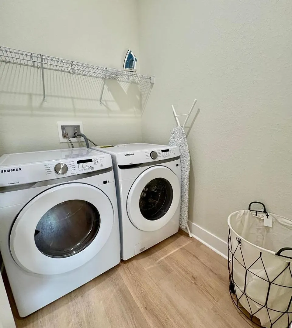 Villa Spacious Modern 5-Bedroom House, Close To Downtown Tampa