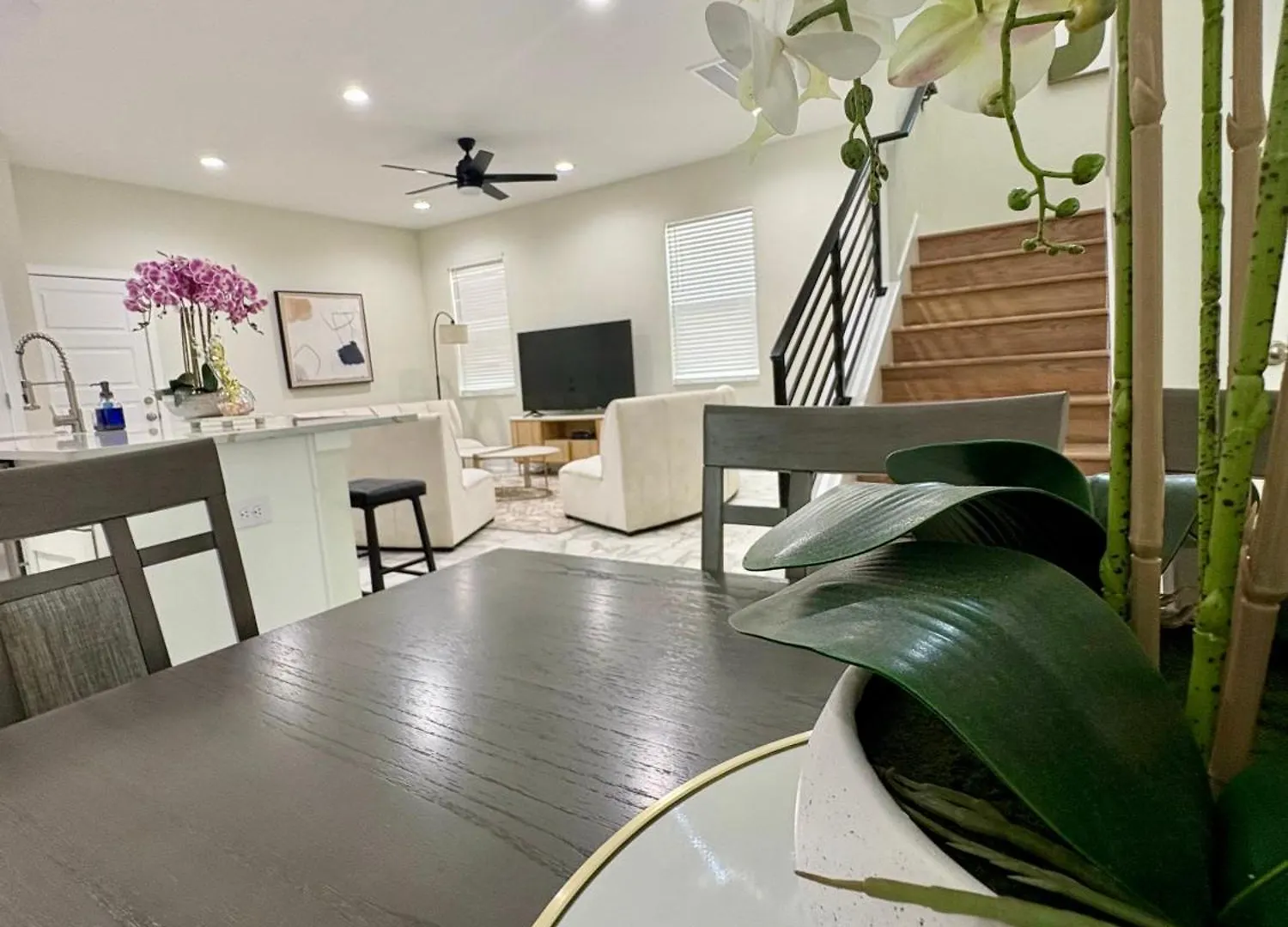 Spacious Modern 5-Bedroom House, Close To Downtown Tampa Villa