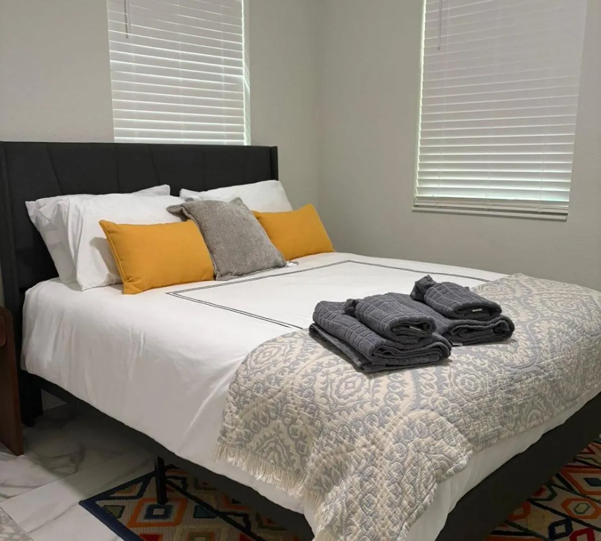 Spacious Modern 5-Bedroom House, Close To Downtown Tampa 0*,