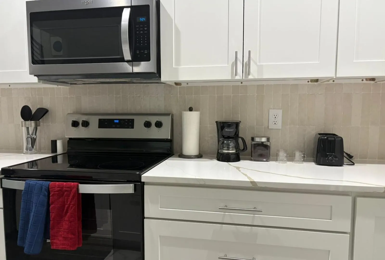Spacious Modern 5-Bedroom House, Close To Downtown Tampa 0*,  USA