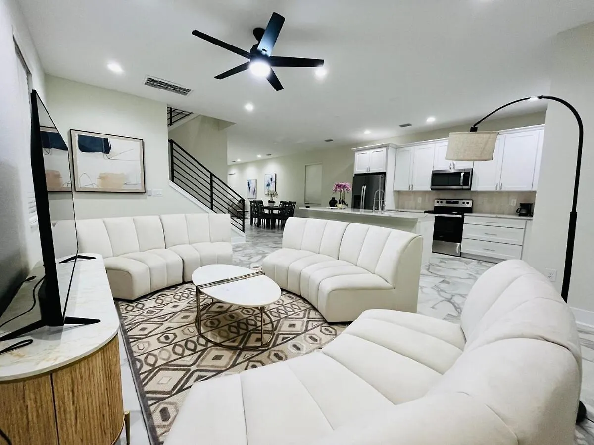 Spacious Modern 5-Bedroom House, Close To Downtown טאמפה