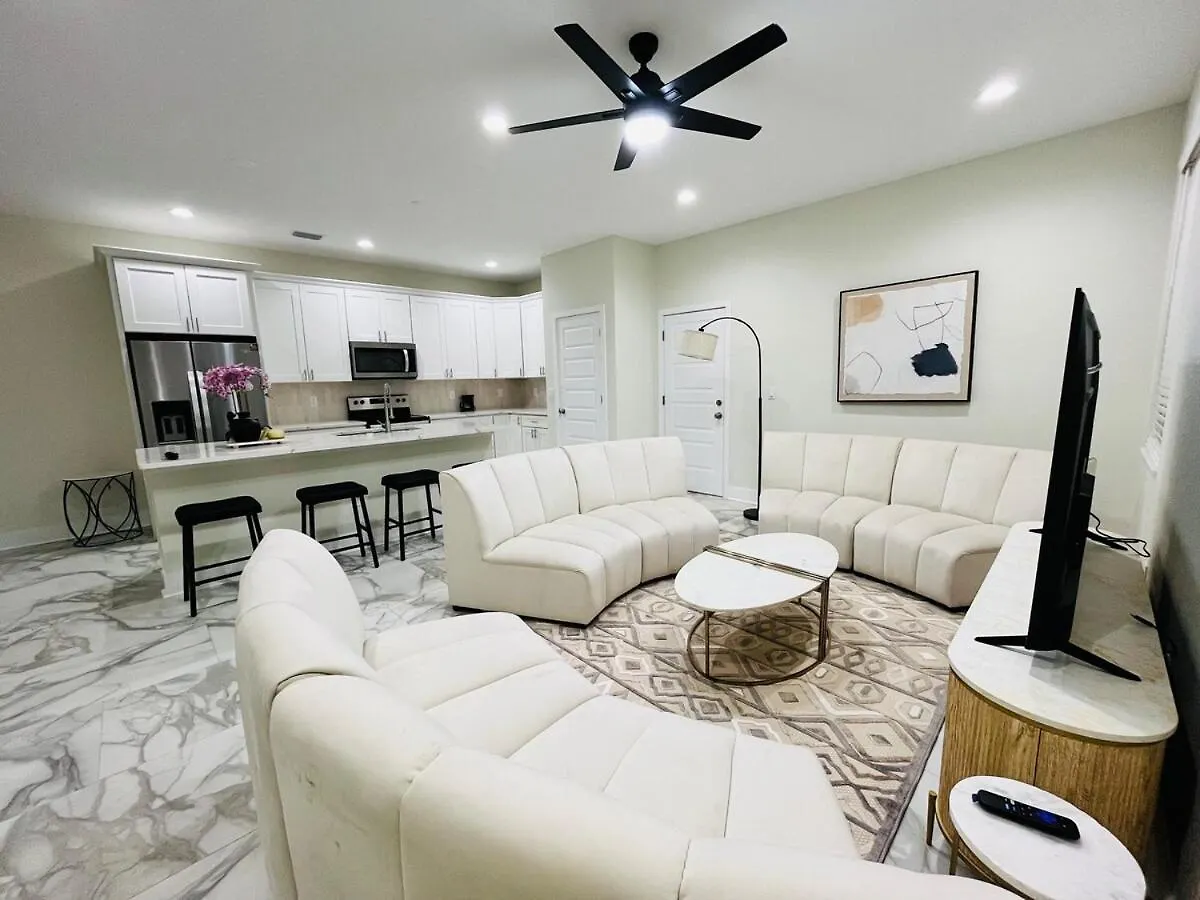 Spacious Modern 5-Bedroom House, Close To Downtown טאמפה